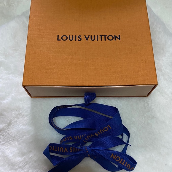 LOUIS VUITTON Silk Jeu De Louis BB Bandeau Beige - Picture 6 of 10